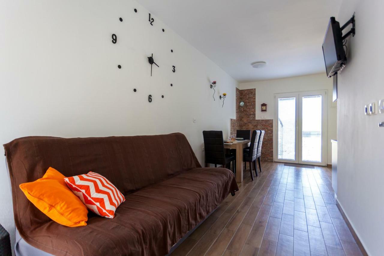 Apartment Hasanec By El-Pi Tours Njivice Exterior foto