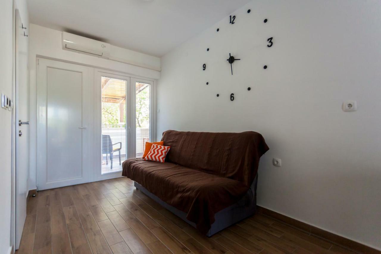 Apartment Hasanec By El-Pi Tours Njivice Exterior foto