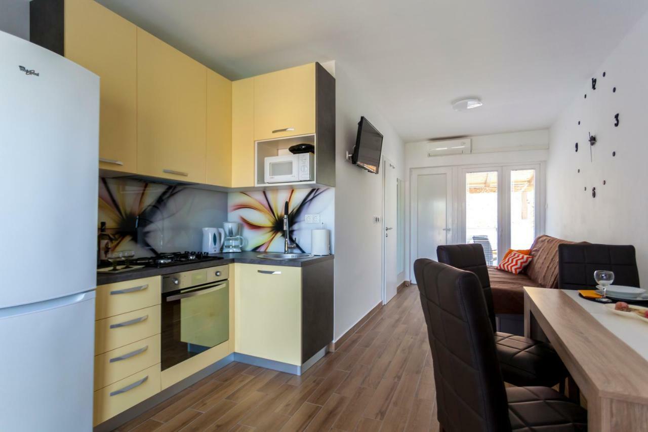 Apartment Hasanec By El-Pi Tours Njivice Exterior foto