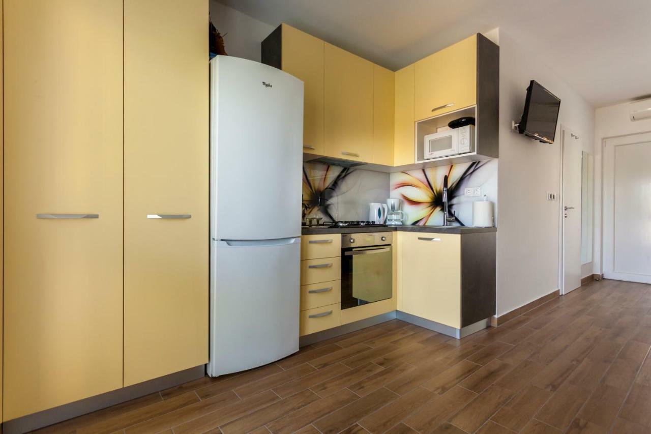 Apartment Hasanec By El-Pi Tours Njivice Exterior foto